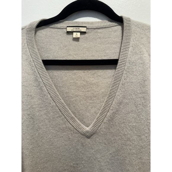 J Crew 100% Cashmere Relaxed V Neck Sweater Women’s Size Small Style# BA394 - Picture 3 of 6